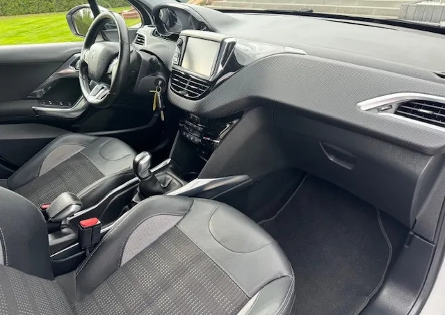 Peugeot 2008 cena 36900 przebieg: 121100, rok produkcji 2015 z Lewin Brzeski małe 529